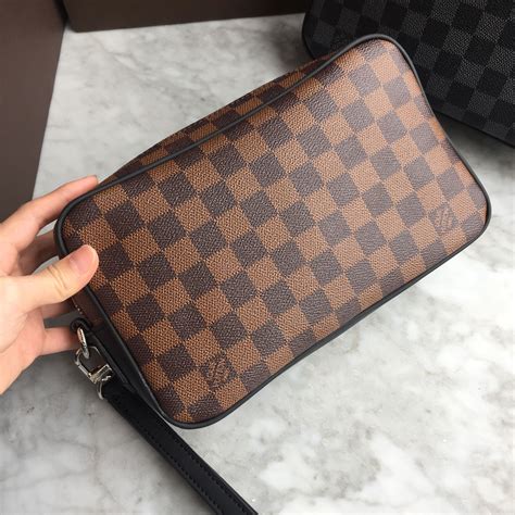 louis vuitton men clutch bag